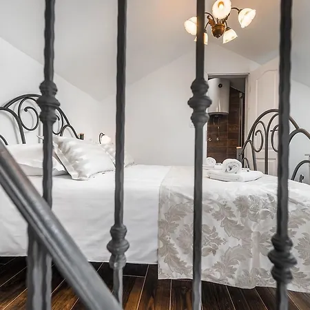 D'oro Πανσιόν Τρογκίρ