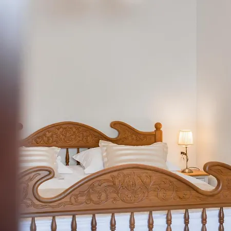 D'oro Πανσιόν Τρογκίρ