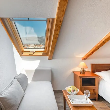 D'oro 4* 트로기르